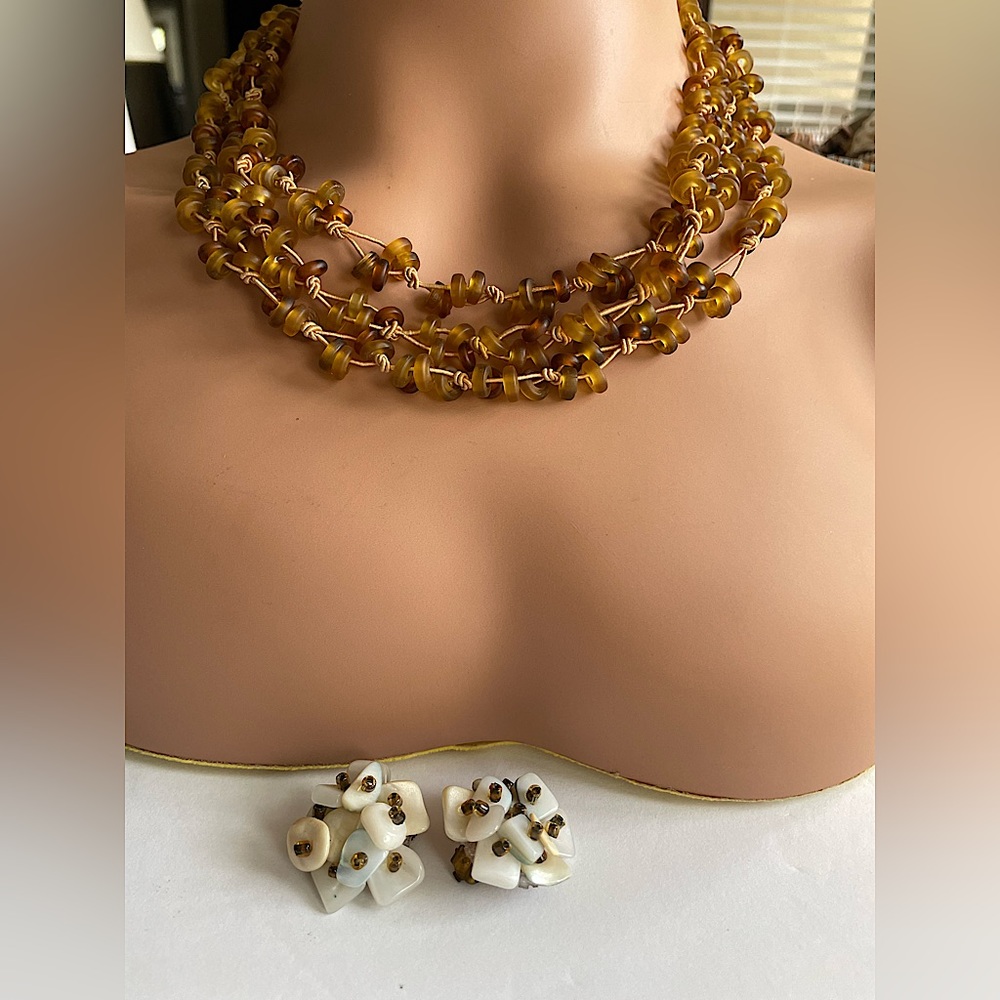 Vintage amber three strand necklace plus earrings - Picture 1 of 11